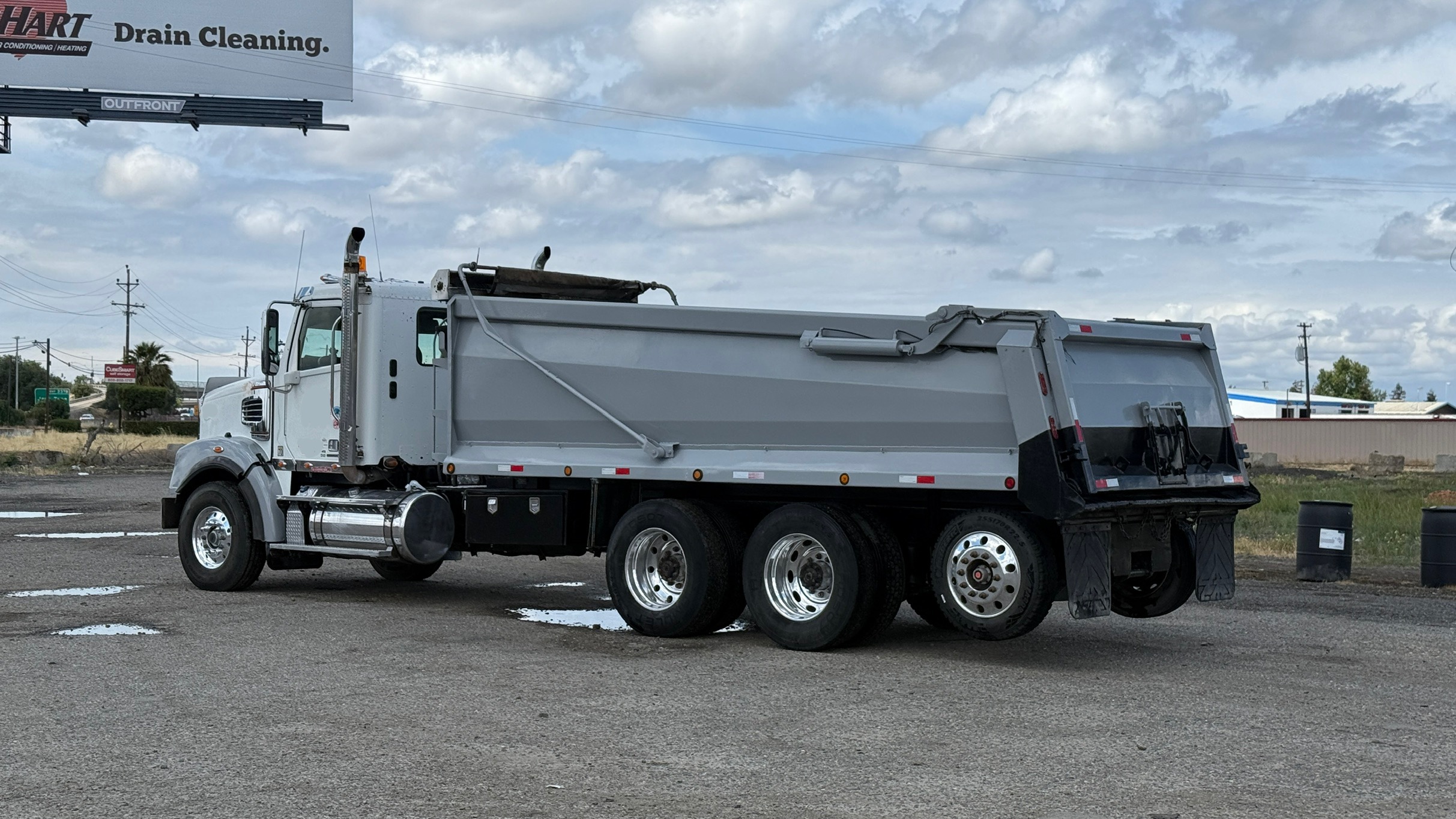 2012 FREIGHTLINER 122SD Super Tag - Image 2